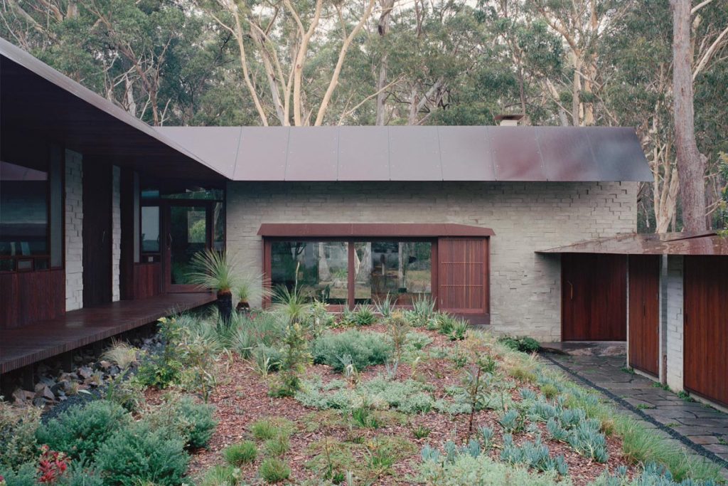 House at Flat Rock - Fixed Windows by Acacia Joinery